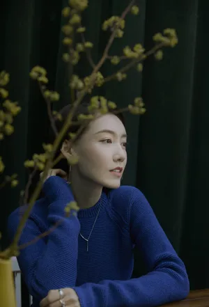 高露优雅文艺写真图片_8