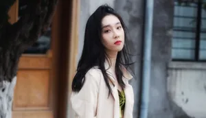 葛施敏墨绿色吊带裙性感写真图片