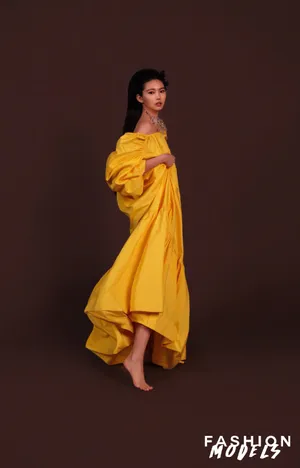 李熙凝卷发黄裙大片写真图片_6