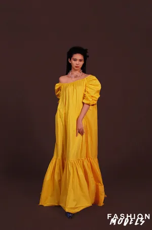 李熙凝卷发黄裙大片写真图片_7