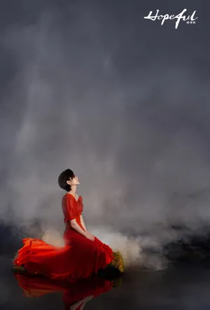 王真儿性感露肩裙写真图片_2