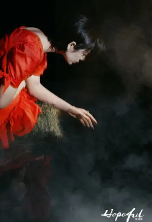 王真儿性感露肩裙写真图片_3