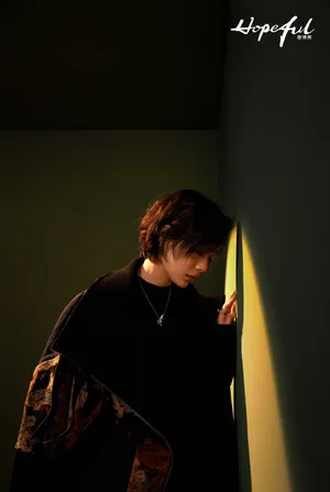 王真儿性感露肩裙写真图片_7