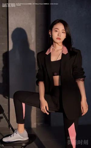 张佳宁酷美黑色系性感写真图片_3