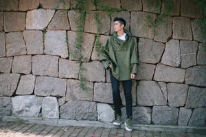 张云龙休闲舒适街拍写真图片