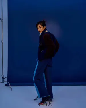 王真儿优雅复古写真图片
