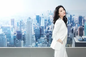刘亦菲纯白西装优雅写真图片_9
