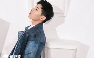 辛云来蓝色调清爽帅气写真图片