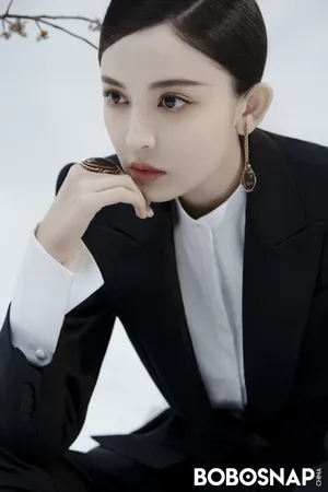 娜扎西装干练酷美写真图片_4