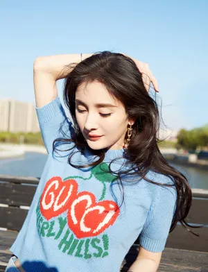 杨幂卡通印花裙性感写真图片_4