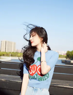 杨幂卡通印花裙性感写真图片_5