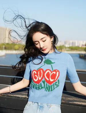杨幂卡通印花裙性感写真图片_8