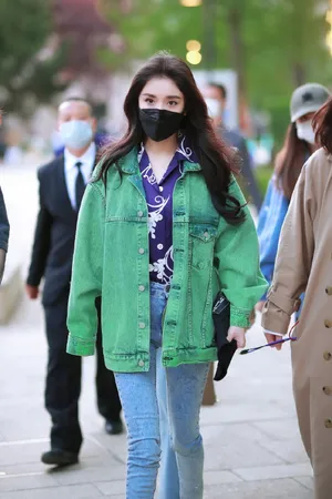 杨幂波浪卷街拍私服照图片_4