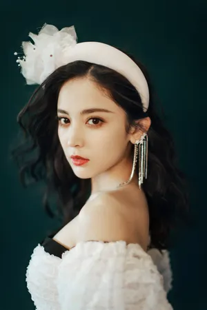 古力娜扎短裙性感写真图片_3
