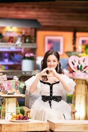古力娜扎短裙性感写真图片_7