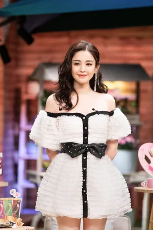 古力娜扎短裙性感写真图片_8