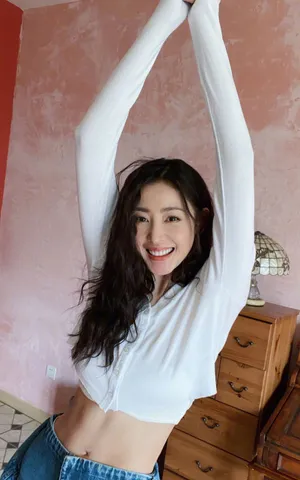 张天爱性感露脐装写真图片
