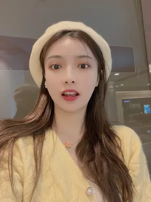 许杨玉琢黄色贝雷帽甜美照片_4