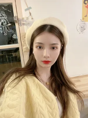 许杨玉琢黄色贝雷帽甜美照片_5