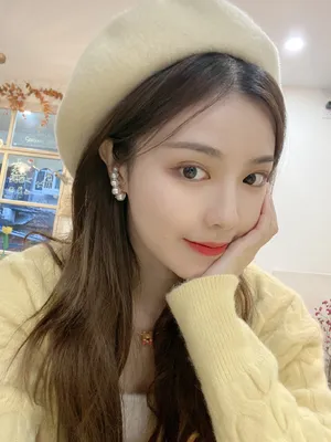 许杨玉琢黄色贝雷帽甜美照片_6