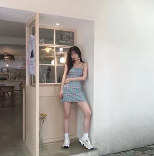 许杨玉琢格子吊带裙性感图片_2