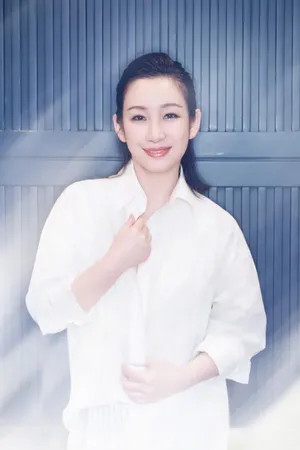 秦海璐白衬衫优雅写真图片
