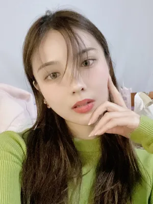 许杨玉琢牛油果上衣甜美自拍照图片_3