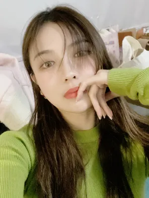 许杨玉琢牛油果上衣甜美自拍照图片_4