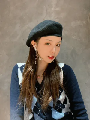 许杨玉琢小清新毛衣甜美照片_2