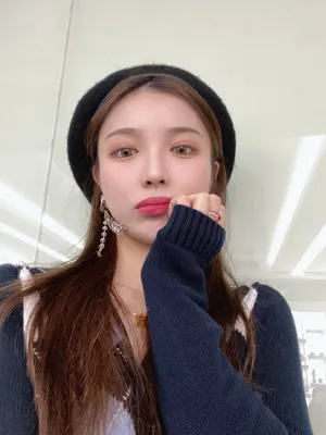 许杨玉琢小清新毛衣甜美照片_4