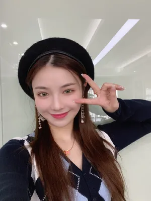 许杨玉琢小清新毛衣甜美照片_5