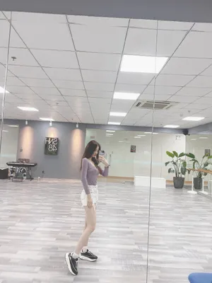 许杨玉琢低胸毛衣撩人自拍照图片_7