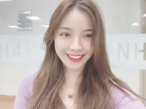 许杨玉琢低胸毛衣撩人自拍照图片_11