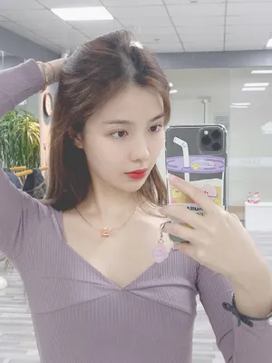 许杨玉琢低胸毛衣撩人自拍照图片_12