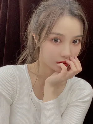 许杨玉琢贴身毛衣性感自拍照图片_3