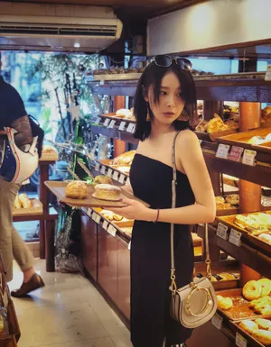 高叶低胸裙性感街拍写真图片_2