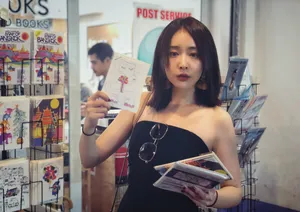 高叶低胸裙性感街拍写真图片_7