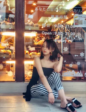 高叶低胸裙性感街拍写真图片_8