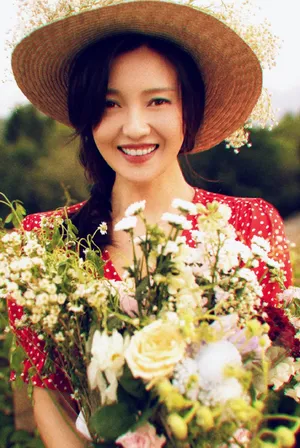 傅晶波点红裙文艺写真图片_7