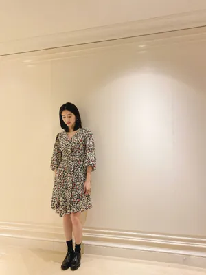 江疏影碎花裙养眼写真图片