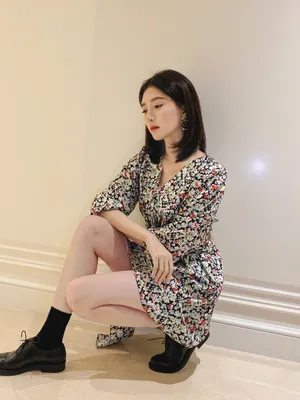 江疏影碎花裙养眼写真图片