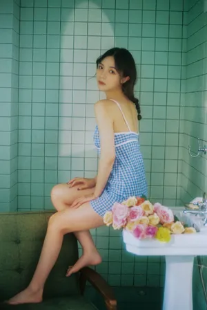 许杨玉琢复古胶片风性感写真_11