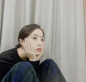 胡冰卿居家俏皮自拍图片_3