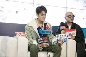虞祎杰复古休闲装帅气图片_8