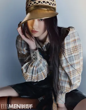 孟美岐黑长发时尚大片写真图片_7