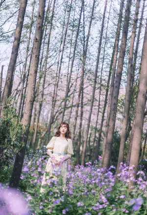 李艺彤花海甜美写真图片_4