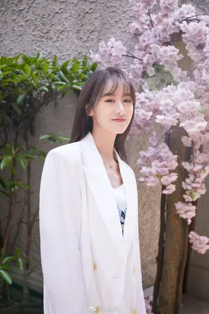 袁冰妍印花裙甜美街拍图片_2