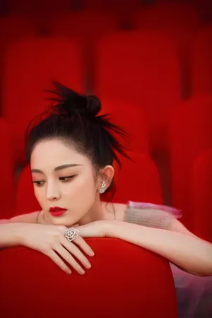 古力娜扎粉色纱裙唯美写真图片_2