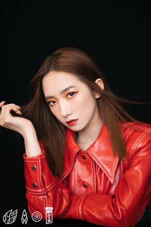 孟美岐皮衣红唇性感写真图片_5