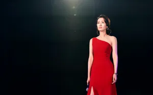 刘敏涛性感红裙舞台照图片_4
